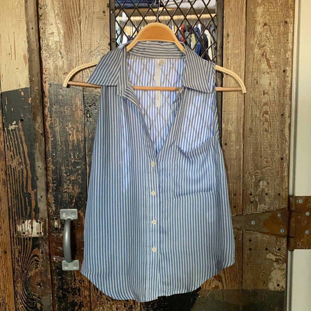 Silky Button-up Sleeveless Blouse